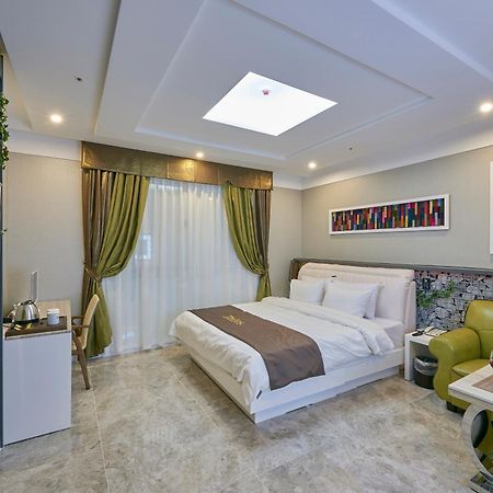 Dubai Hotel Gwangju Metropolitan City Екстериор снимка