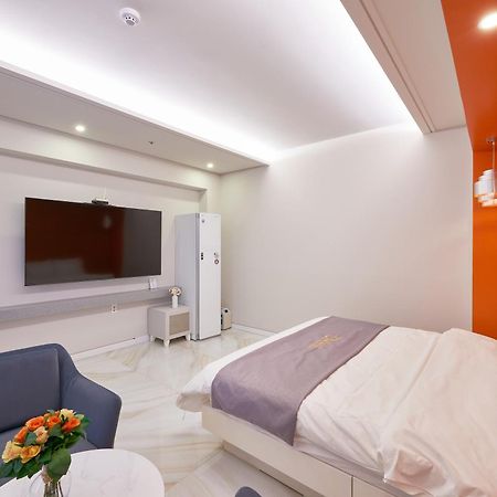 Dubai Hotel Gwangju Metropolitan City Екстериор снимка