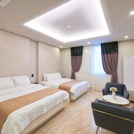Dubai Hotel Gwangju Metropolitan City Екстериор снимка