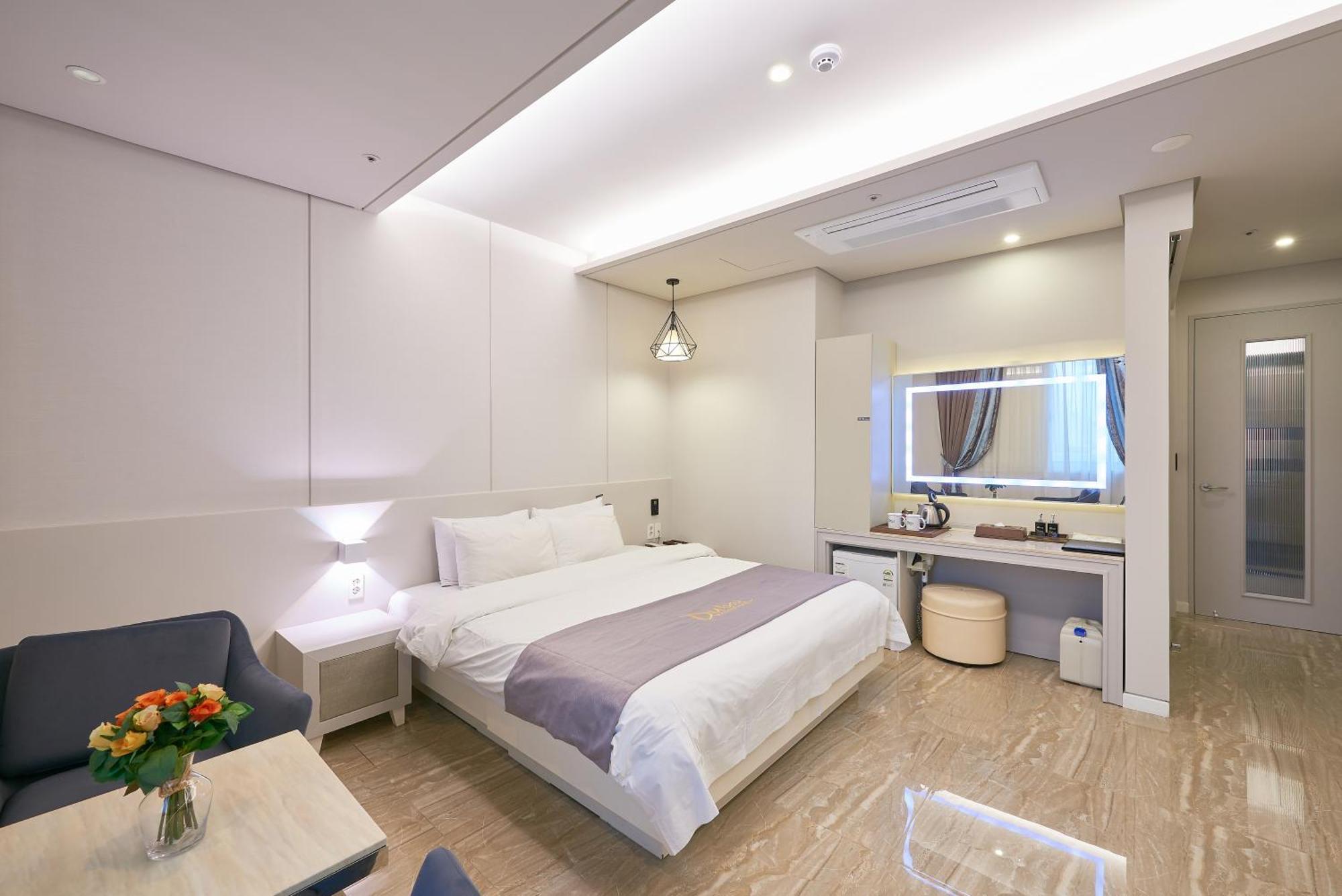 Dubai Hotel Gwangju Metropolitan City Екстериор снимка