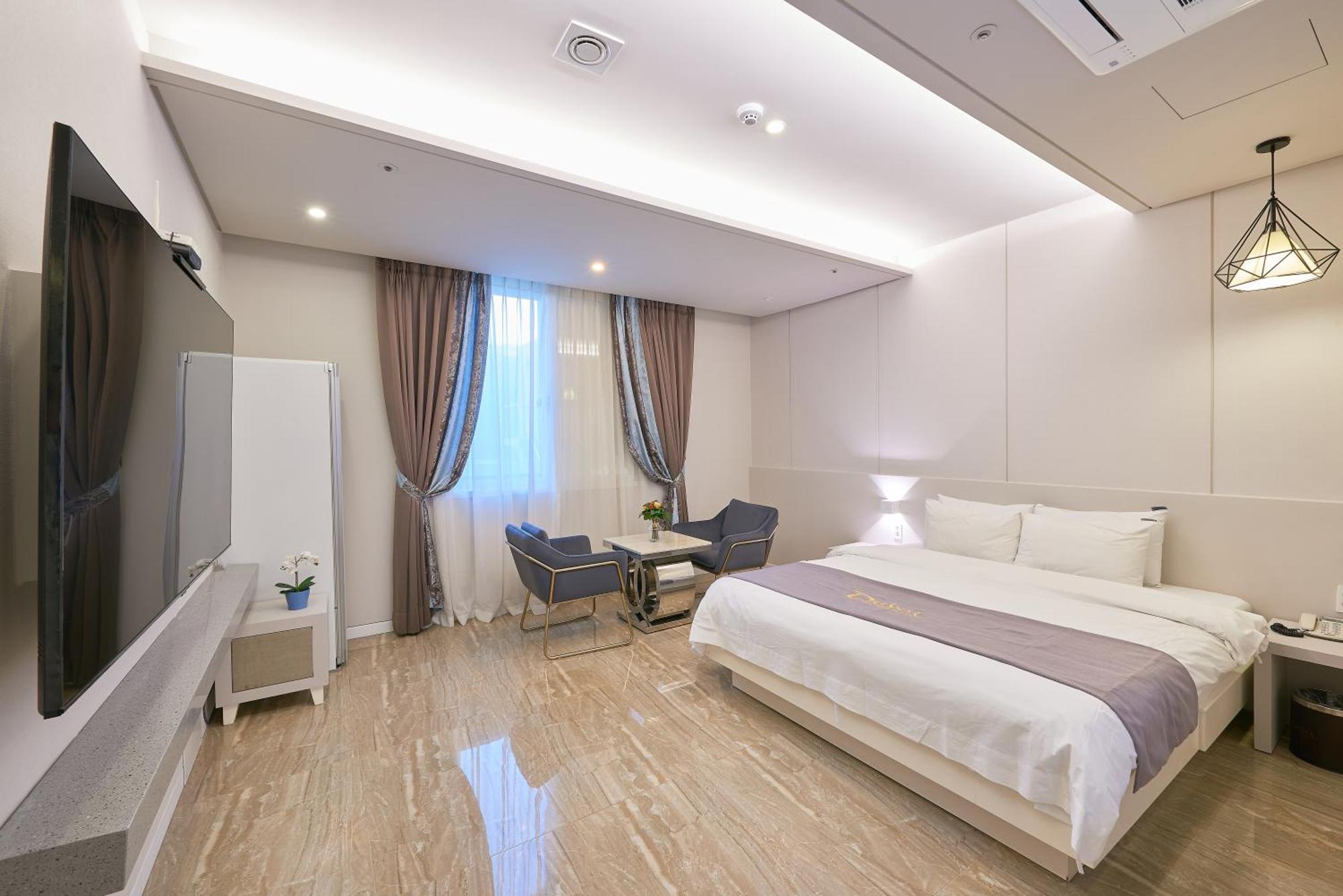 Dubai Hotel Gwangju Metropolitan City Екстериор снимка