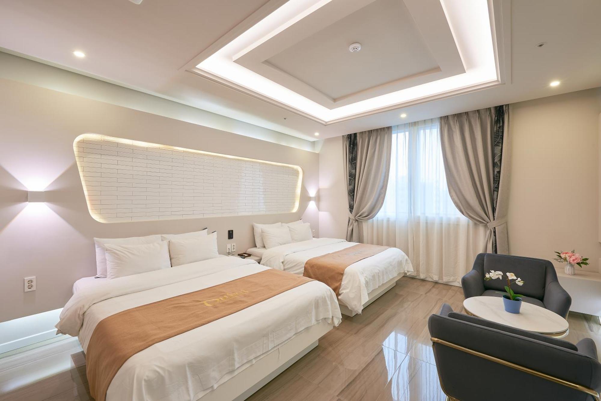 Dubai Hotel Gwangju Metropolitan City Екстериор снимка