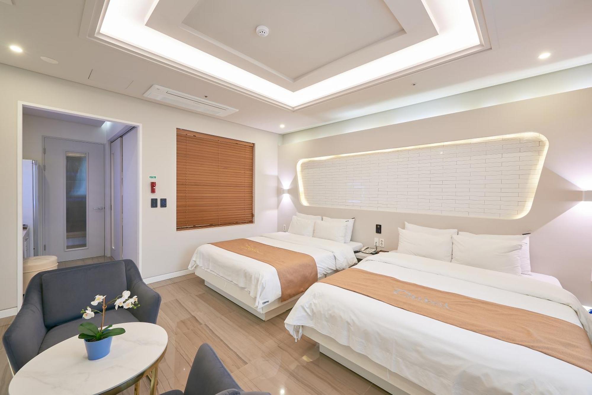 Dubai Hotel Gwangju Metropolitan City Екстериор снимка