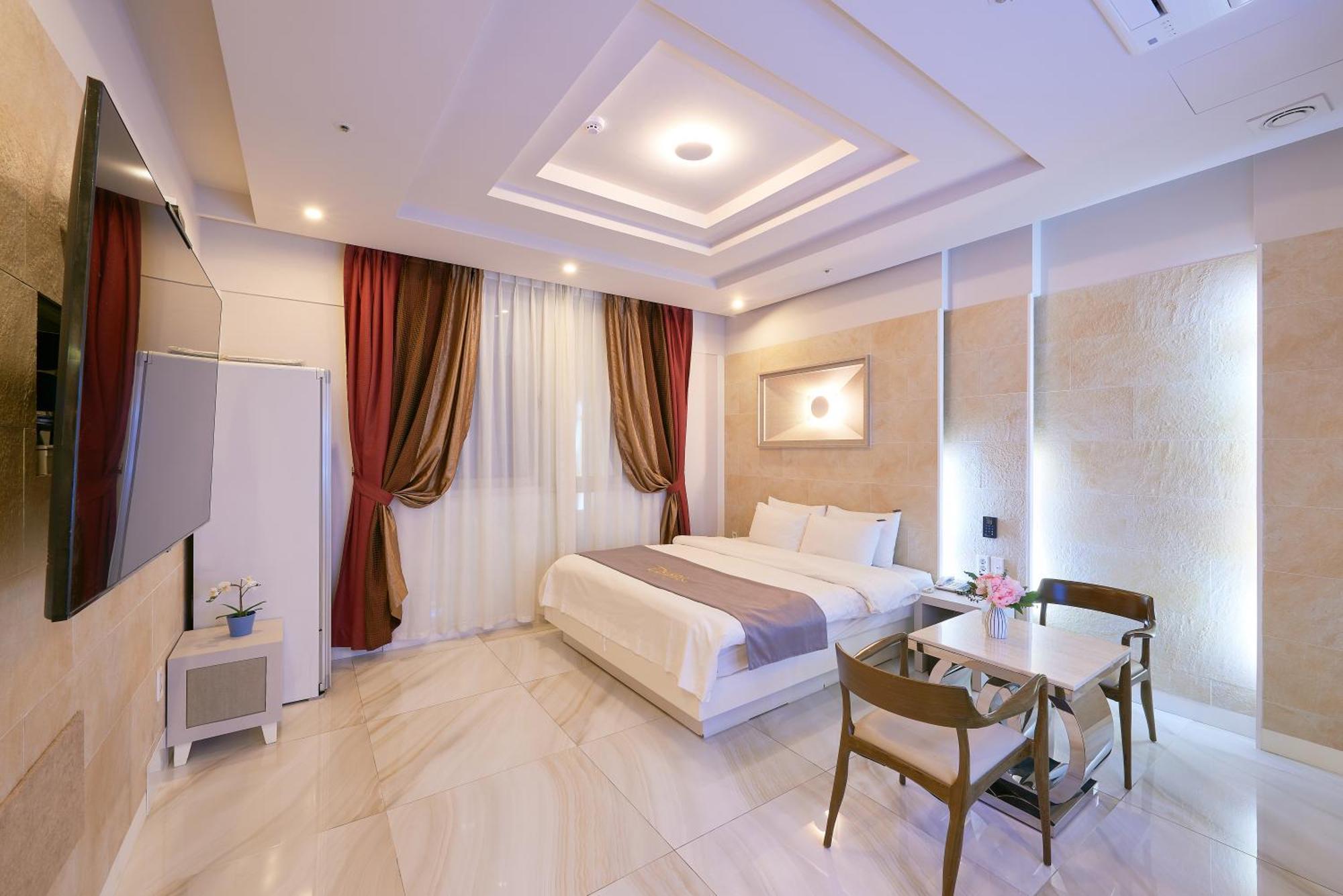 Dubai Hotel Gwangju Metropolitan City Екстериор снимка