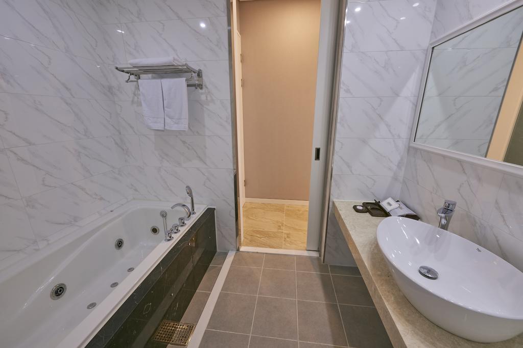 Dubai Hotel Gwangju Metropolitan City Екстериор снимка