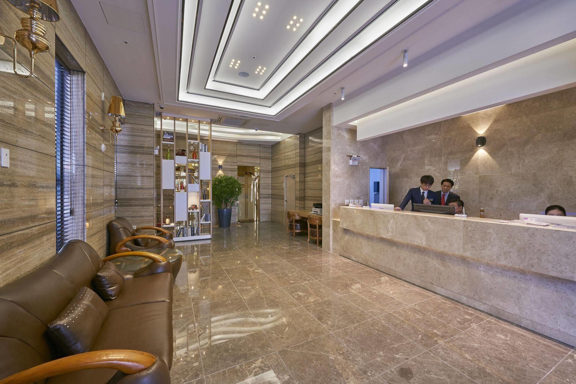 Dubai Hotel Gwangju Metropolitan City Екстериор снимка