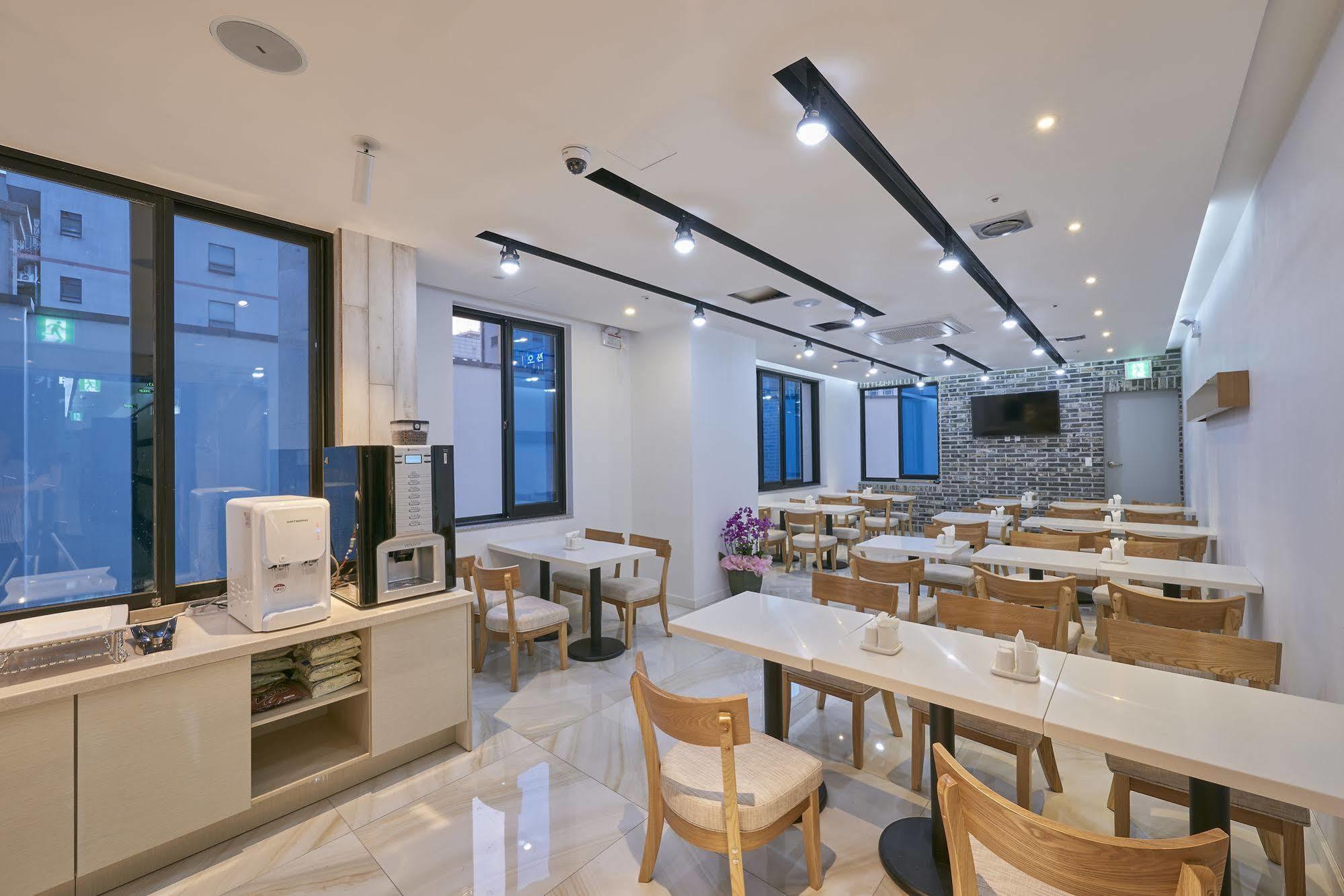 Dubai Hotel Gwangju Metropolitan City Екстериор снимка