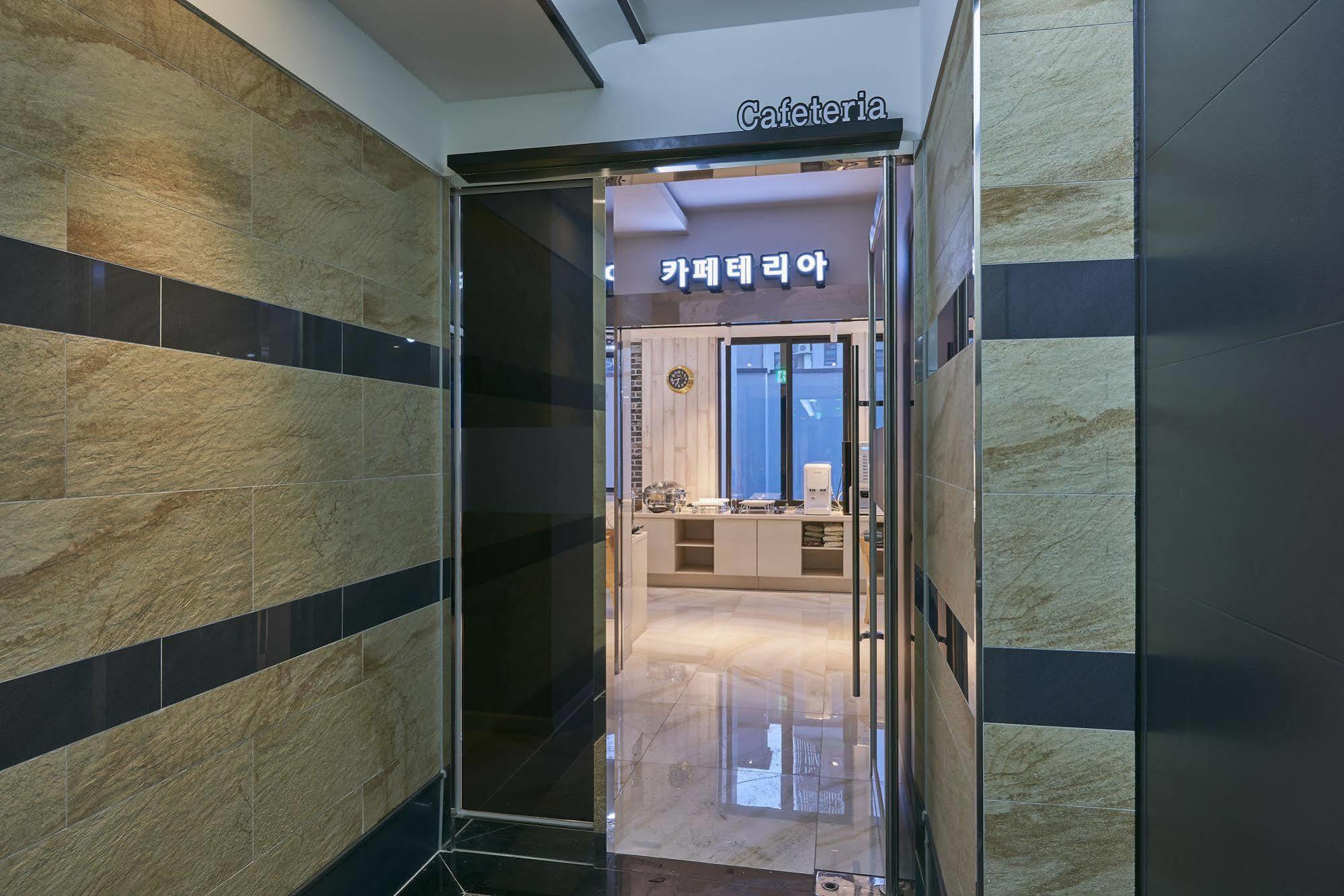 Dubai Hotel Gwangju Metropolitan City Екстериор снимка